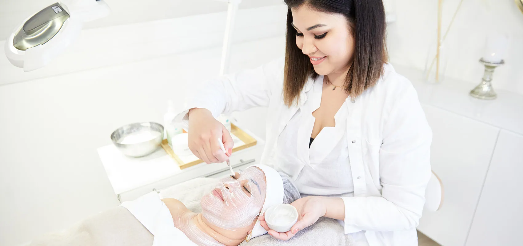 Gesichtsbehandlung bei Moments Kosmetik in Reinach